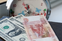 Bloomberg: Чтобы увидеть куда уходят легкие деньги, посмотрите на рубль